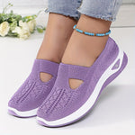 Easy-to-slip-on sports shoes, stable comfort